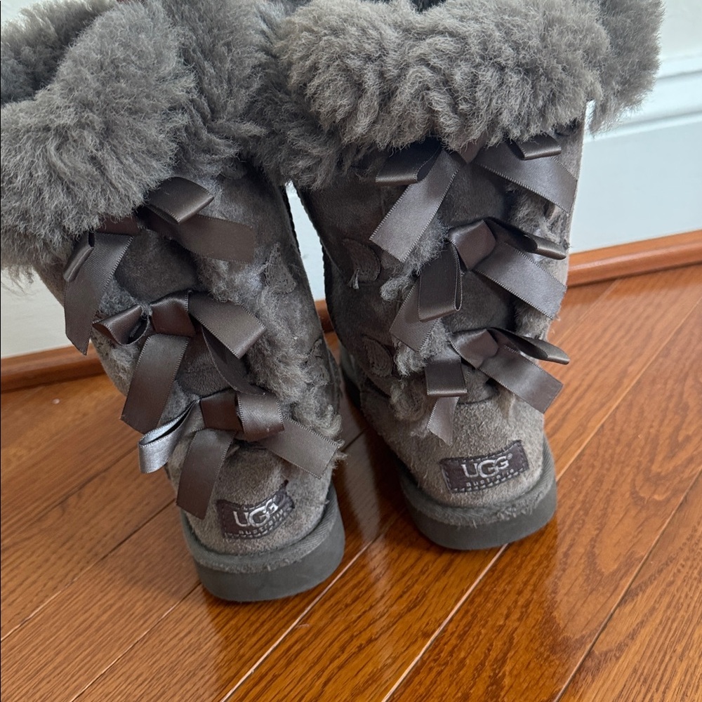 UGG Gray Plush Lined Footwear Bailey Bows Size 1